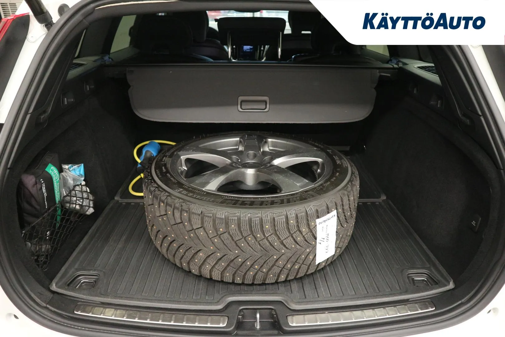 VOLVO V60 MOO-347 carousel image