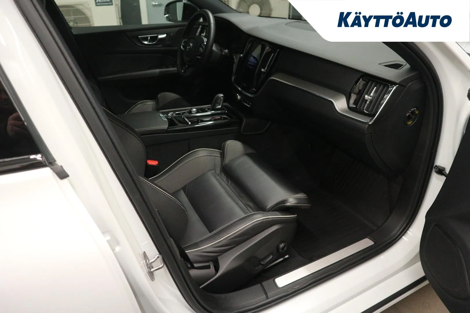 VOLVO V60 MOO-347 carousel image