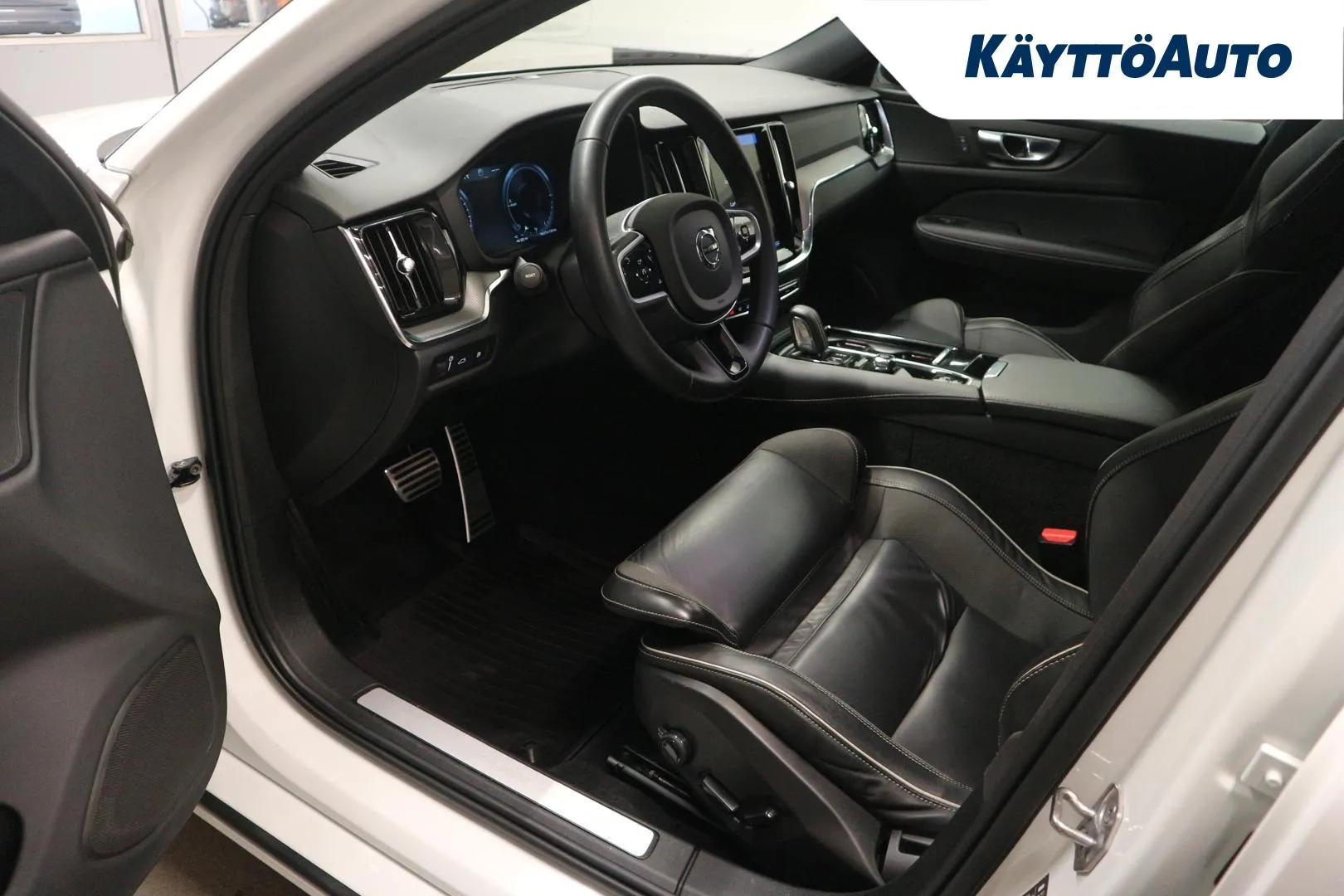 VOLVO V60 MOO-347 carousel image