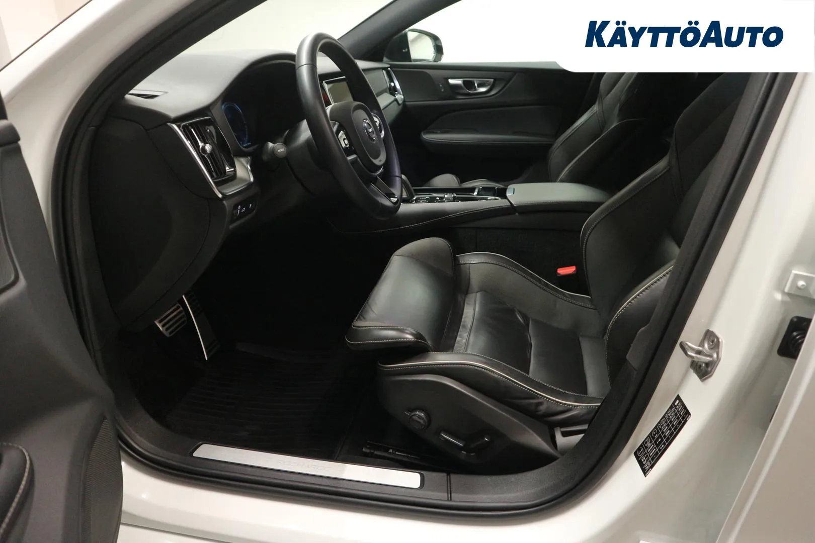 VOLVO V60 MOO-347 carousel image