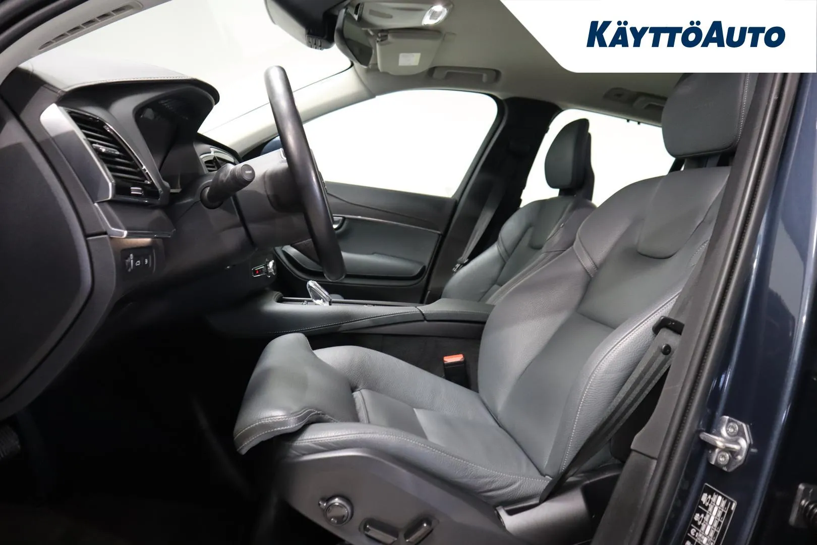 VOLVO XC90 FPZ-164 carousel image