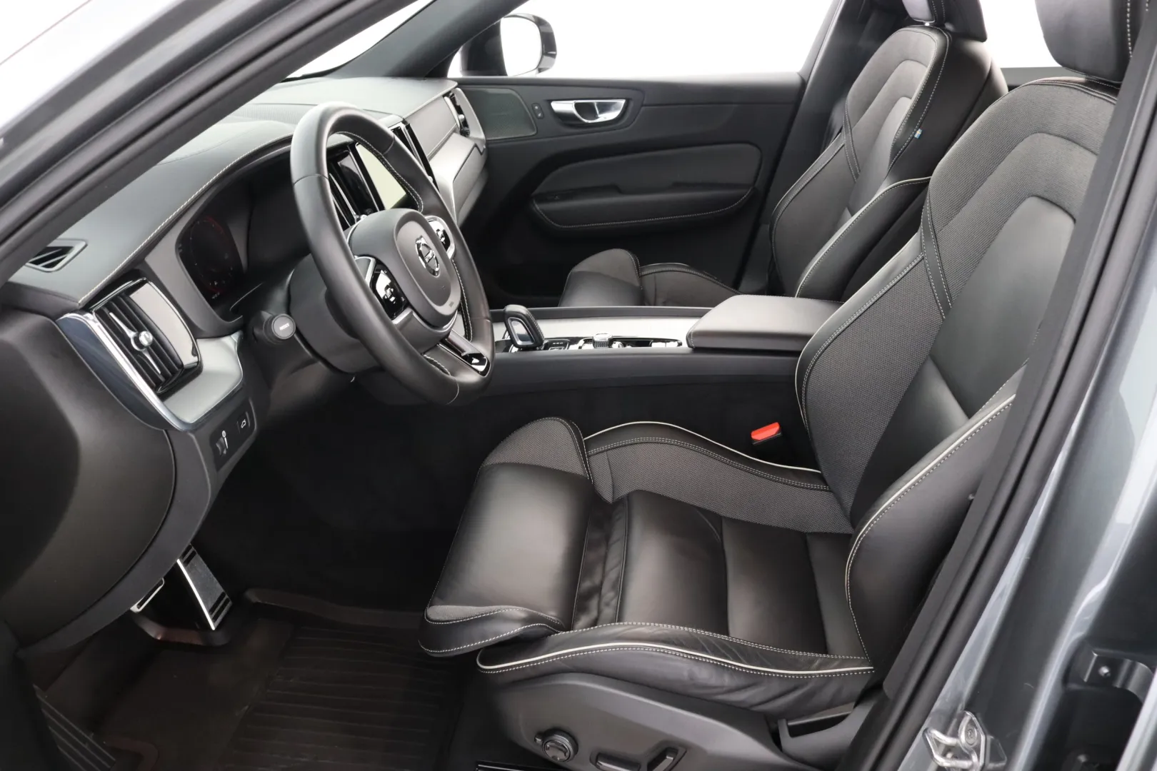 VOLVO XC60 CPN-256 carousel image