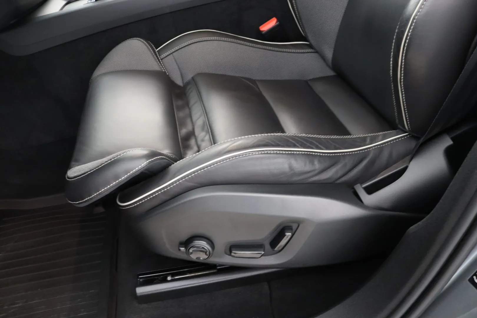 VOLVO XC60 CPN-256 carousel image