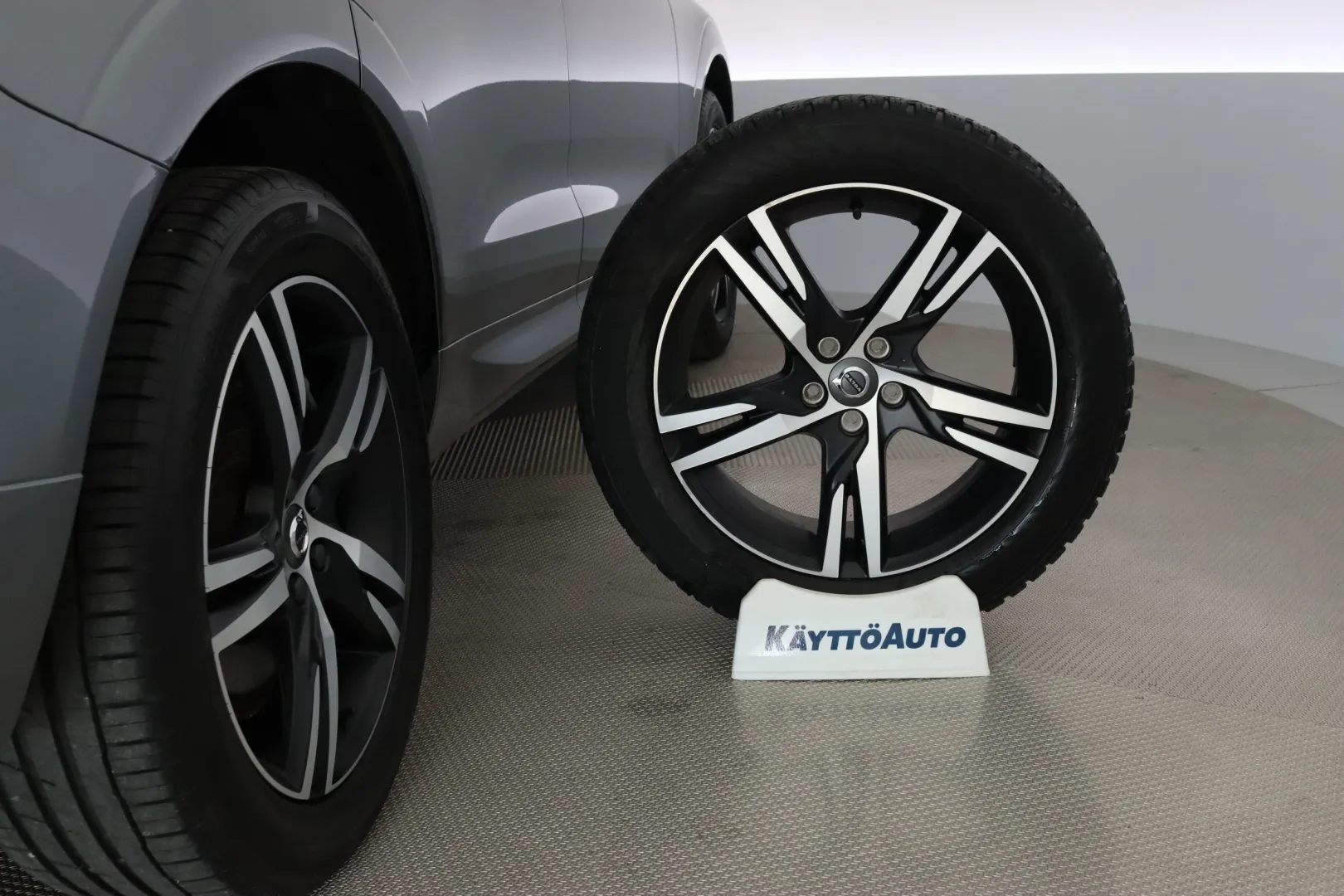 VOLVO XC60 CPN-256 carousel image