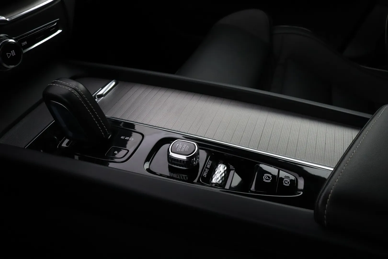 VOLVO XC60 CPN-256 carousel image