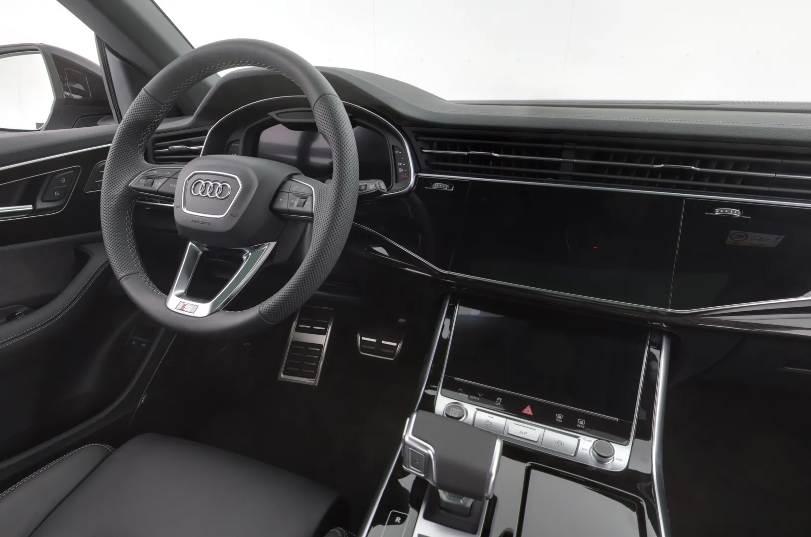 Audi Q8 RXN-349 carousel image