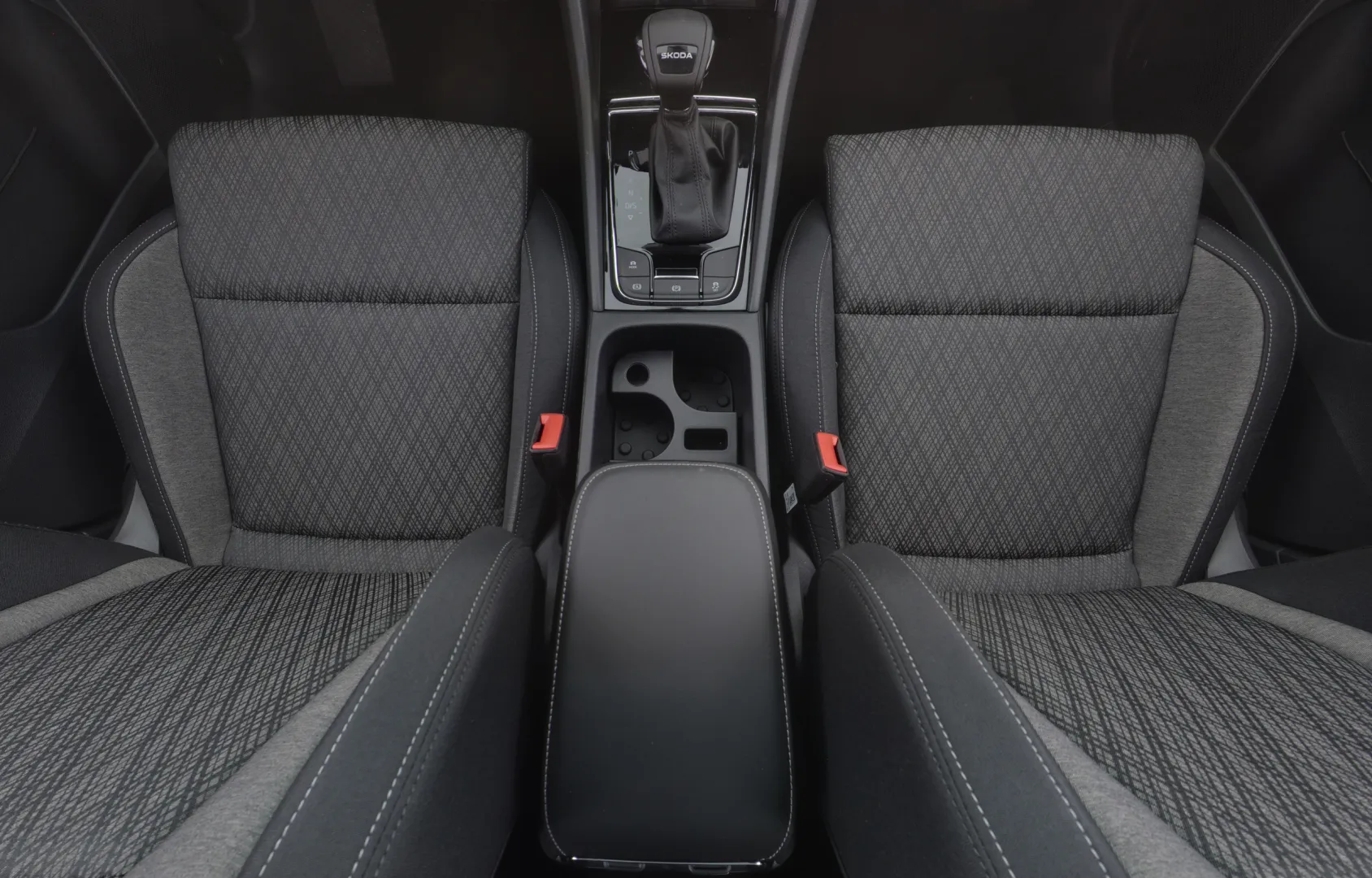 Skoda Karoq RXN-718 carousel image