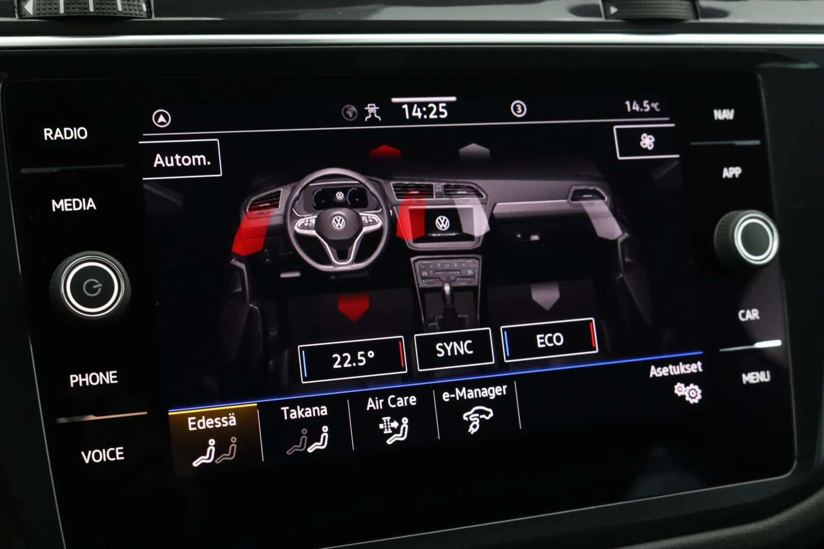 VOLKSWAGEN Tiguan CRB-837 carousel image