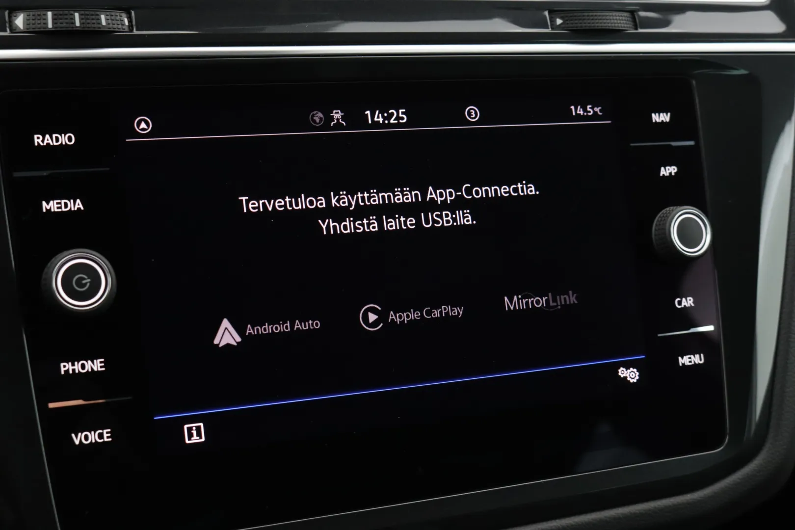 VOLKSWAGEN Tiguan CRB-837 carousel image