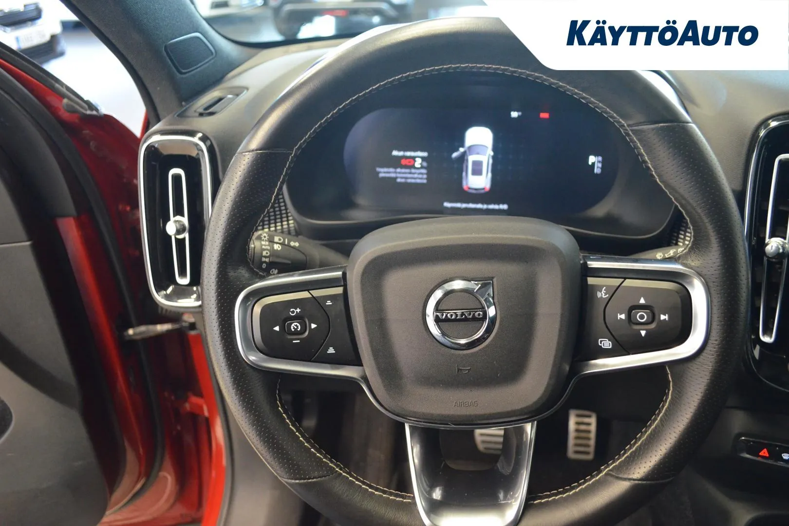 VOLVO XC40 ZNV-320 carousel image