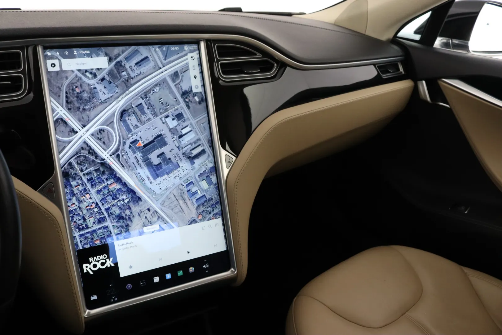 TESLA Model S GLA-296 carousel image