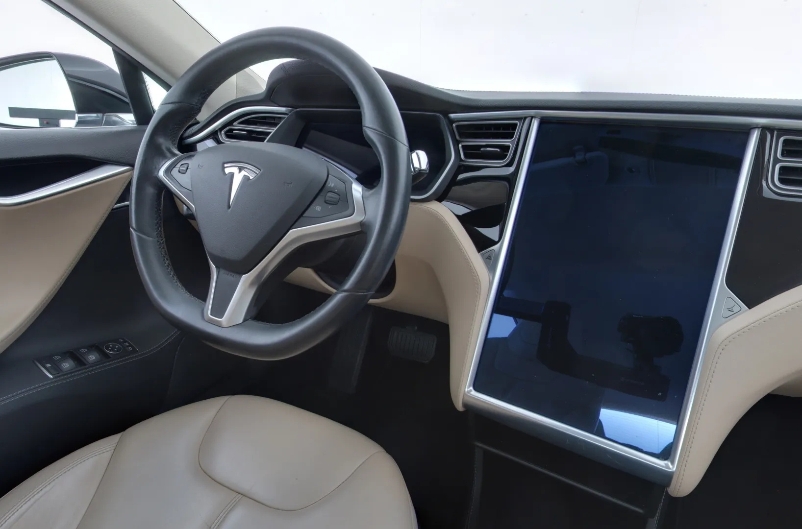 TESLA Model S GLA-296 carousel image