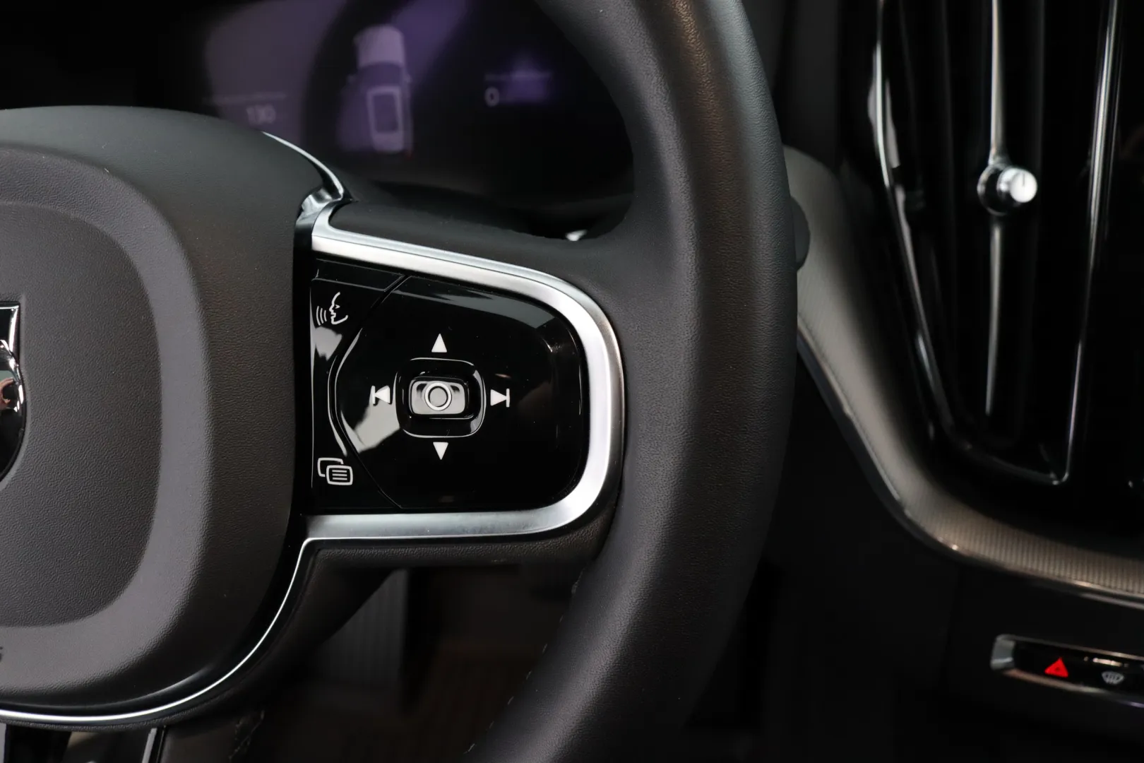 VOLVO XC60 XRT-638 carousel image