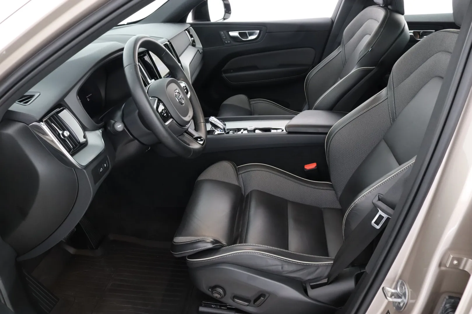 VOLVO XC60 XRT-638 carousel image