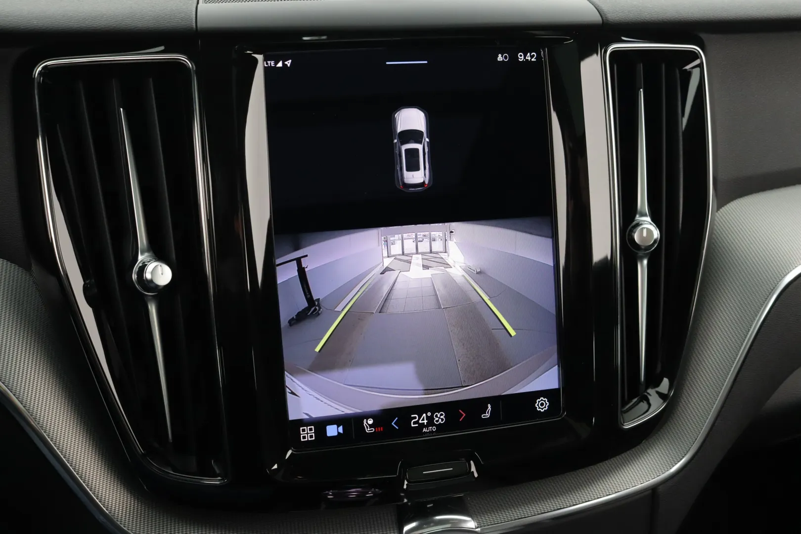 VOLVO XC60 XRT-638 carousel image