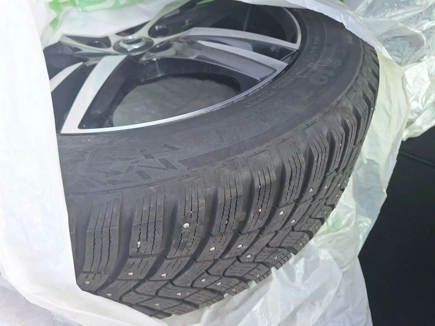 VOLVO XC60 XRT-638 carousel image