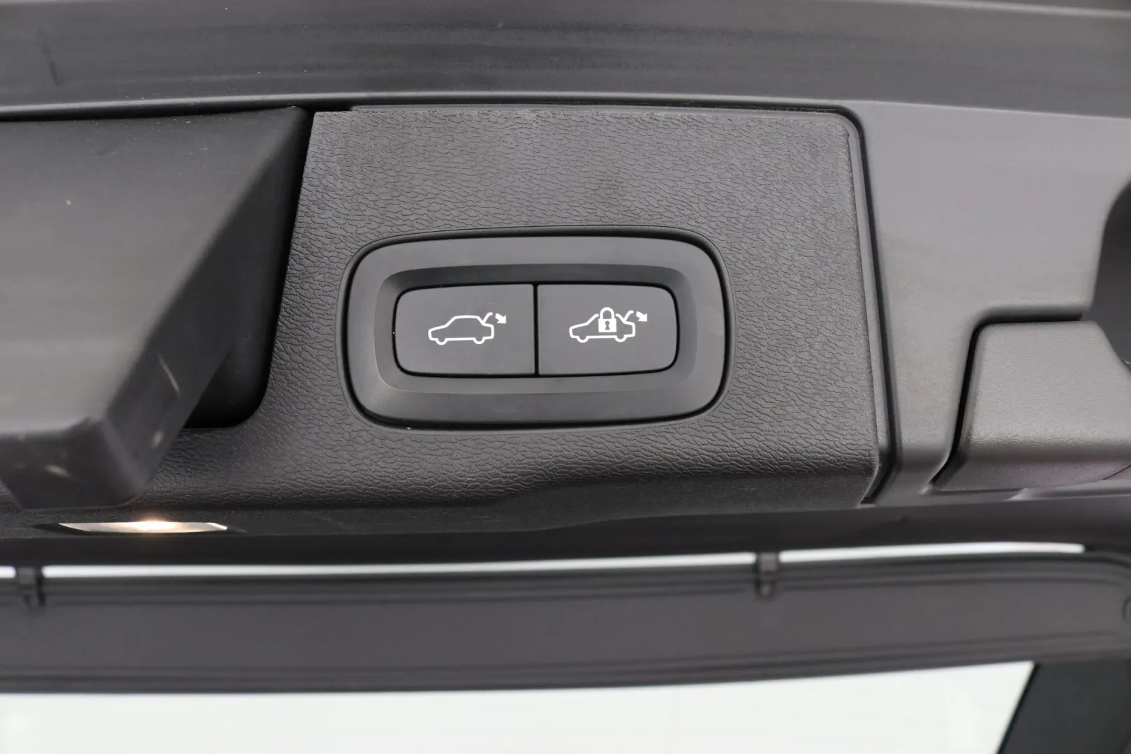 VOLVO XC60 XRT-638 carousel image
