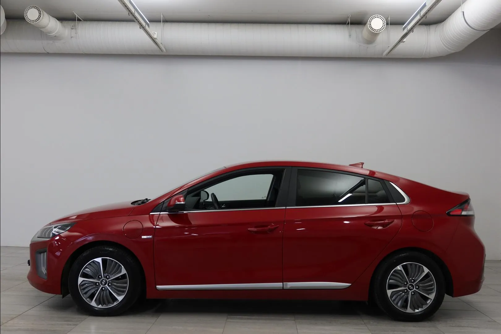 HYUNDAI IONIQ plug-in COI-232 carousel image