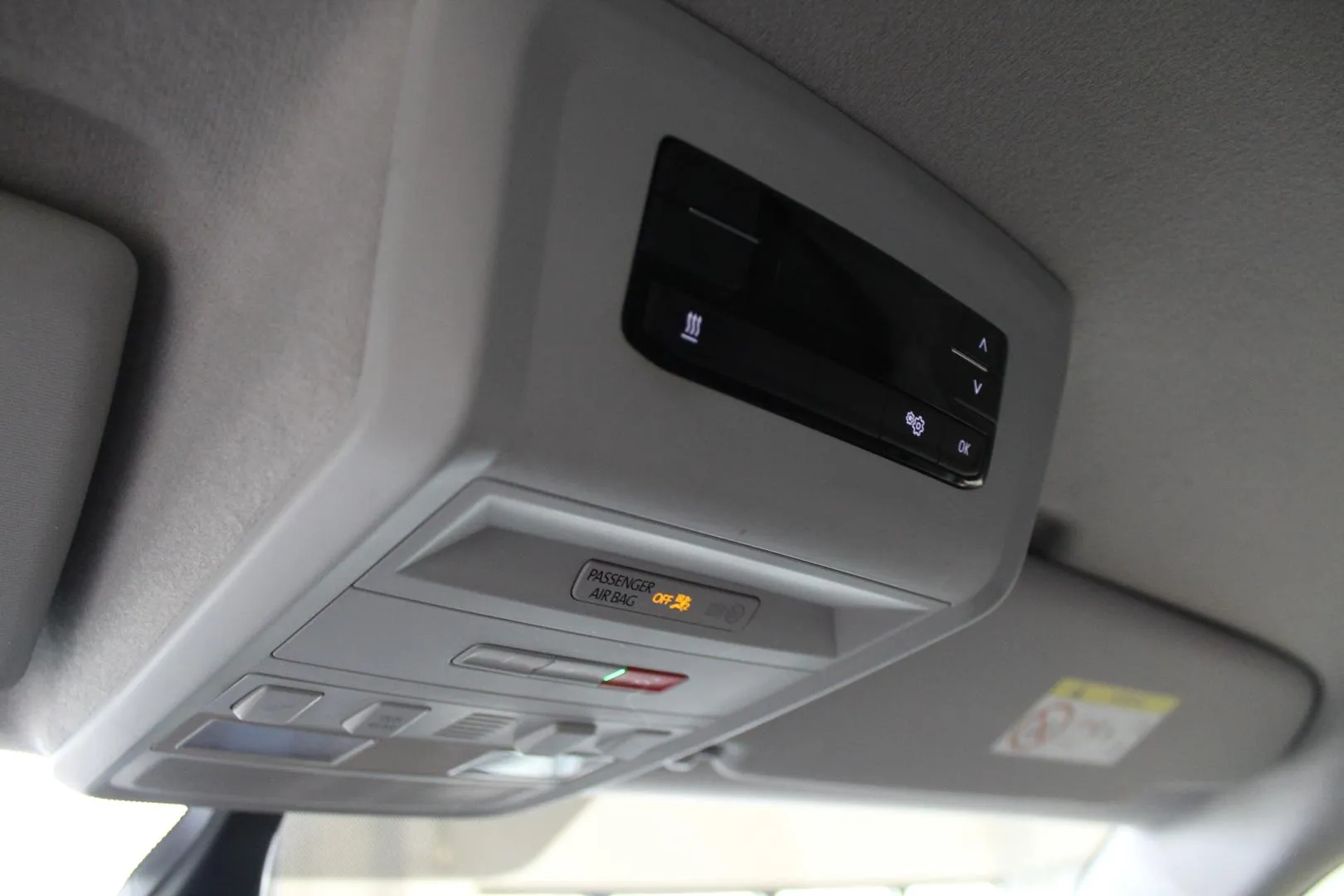 VOLKSWAGEN Transporter LRH-529 carousel image