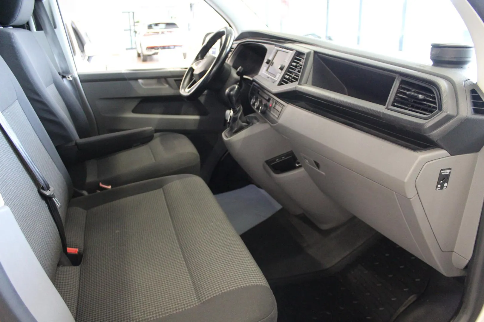 VOLKSWAGEN Transporter LRH-529 carousel image