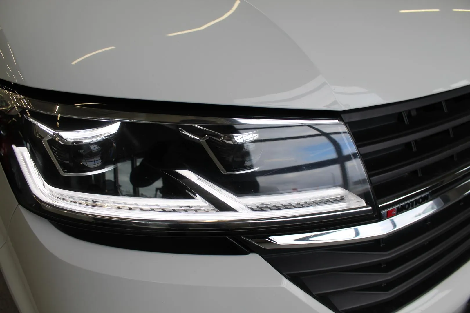 VOLKSWAGEN Transporter LRH-529 carousel image