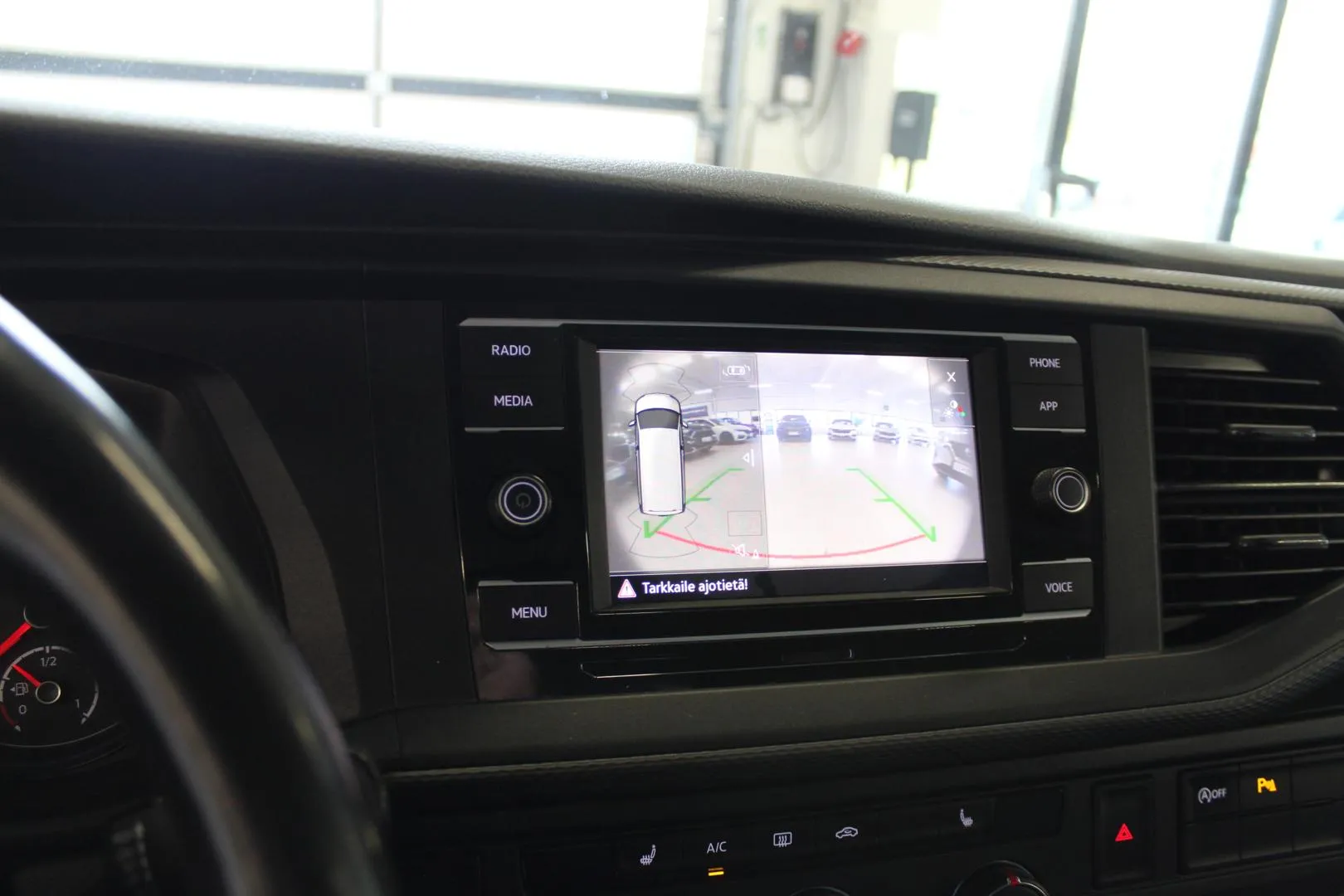 VOLKSWAGEN Transporter LRH-529 carousel image