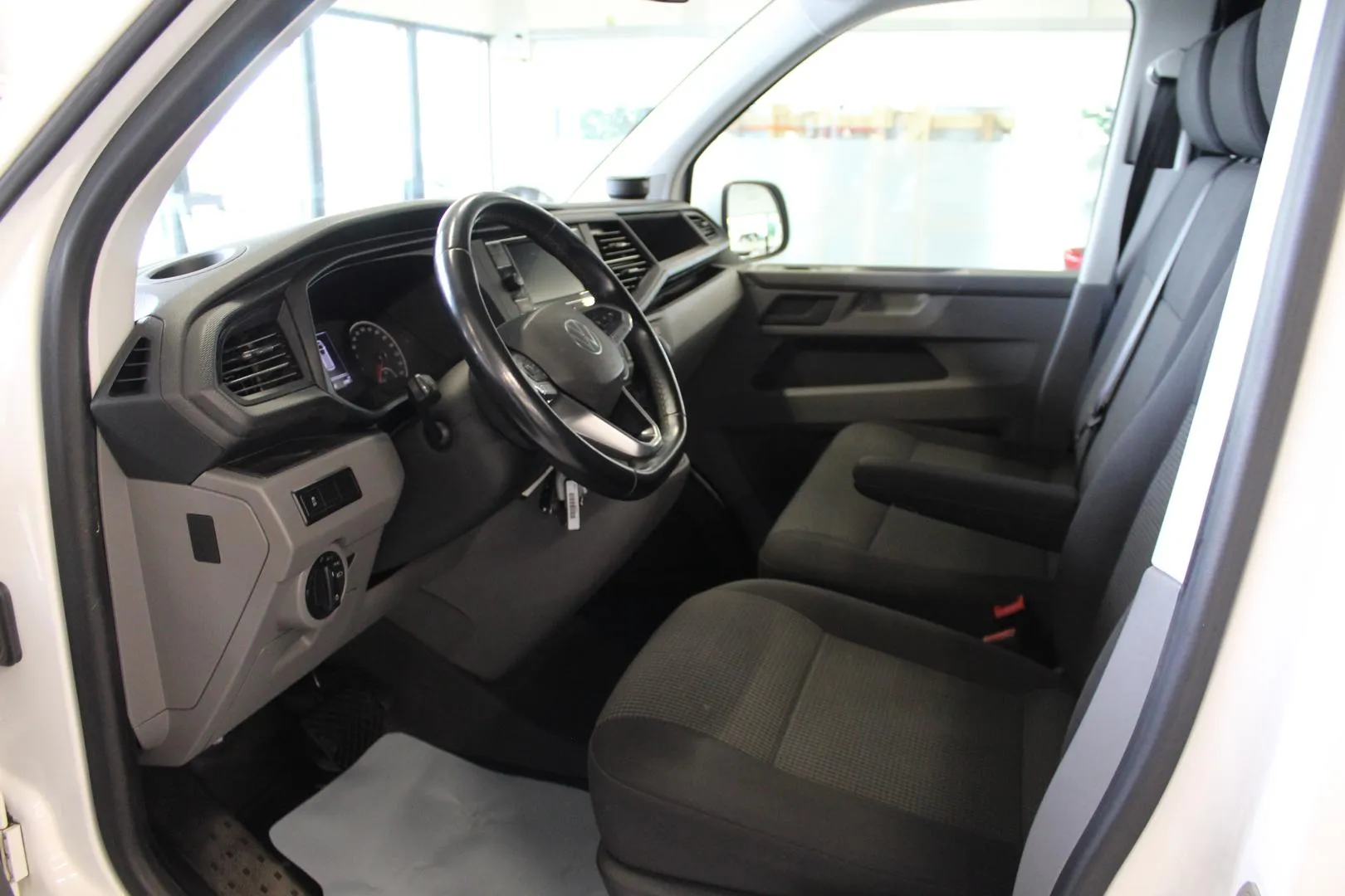 VOLKSWAGEN Transporter LRH-529 carousel image