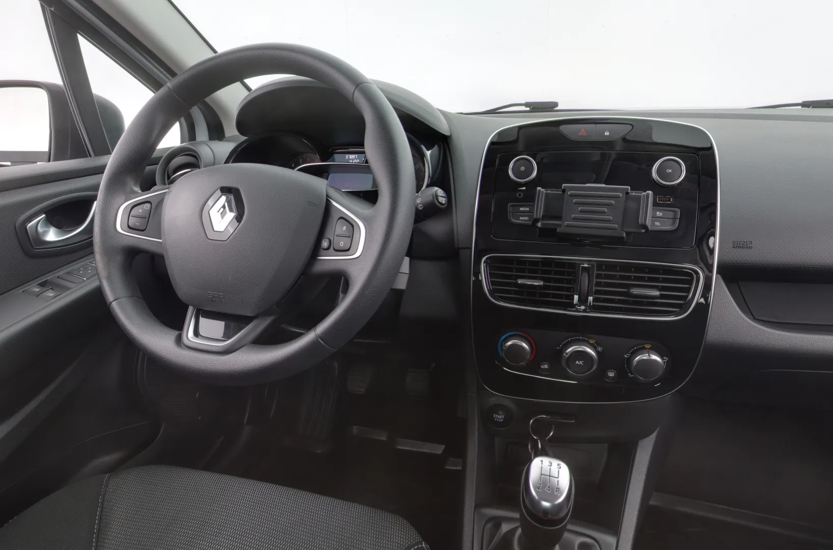 RENAULT Clio FNB-868 carousel image