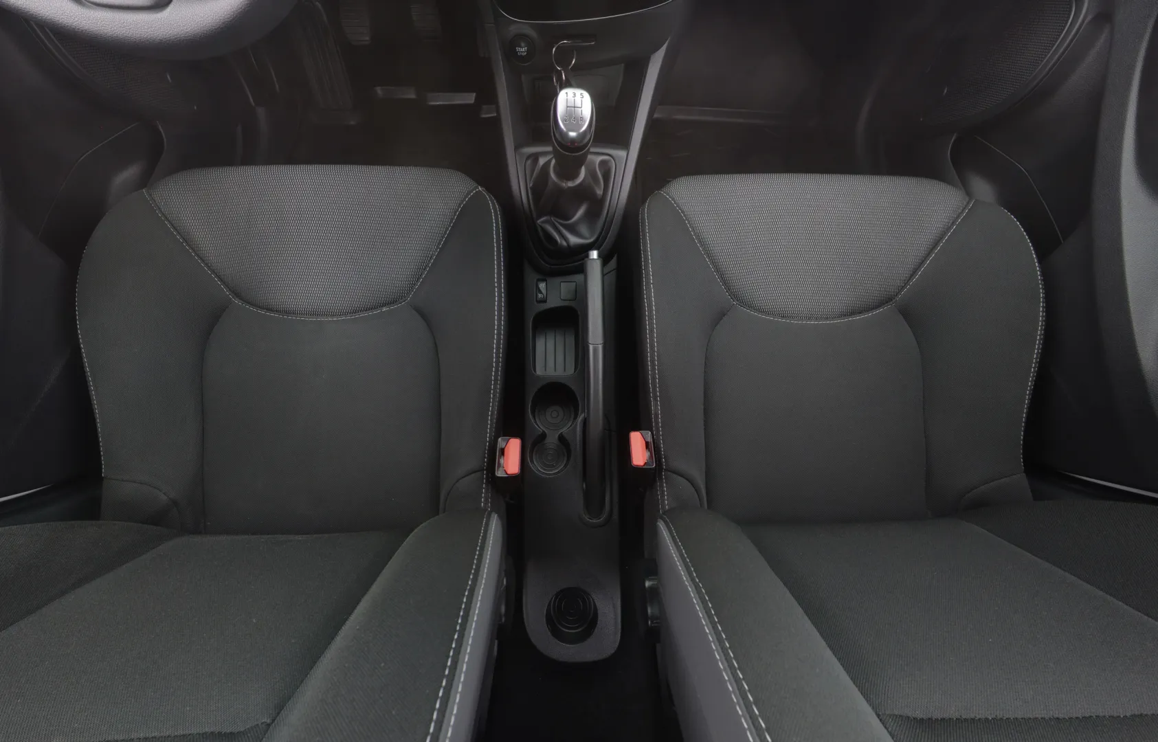RENAULT Clio FNB-868 carousel image