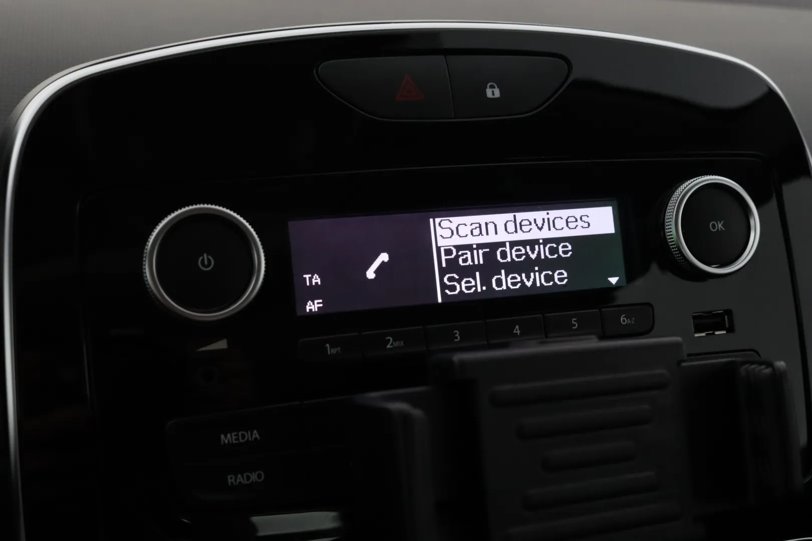 RENAULT Clio FNB-868 carousel image