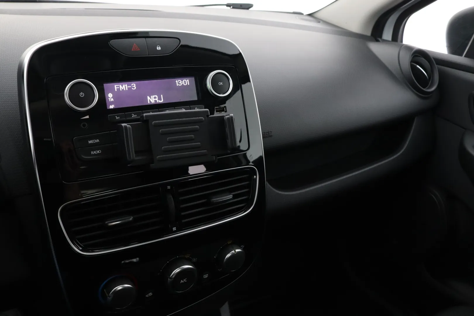 RENAULT Clio FNB-868 carousel image