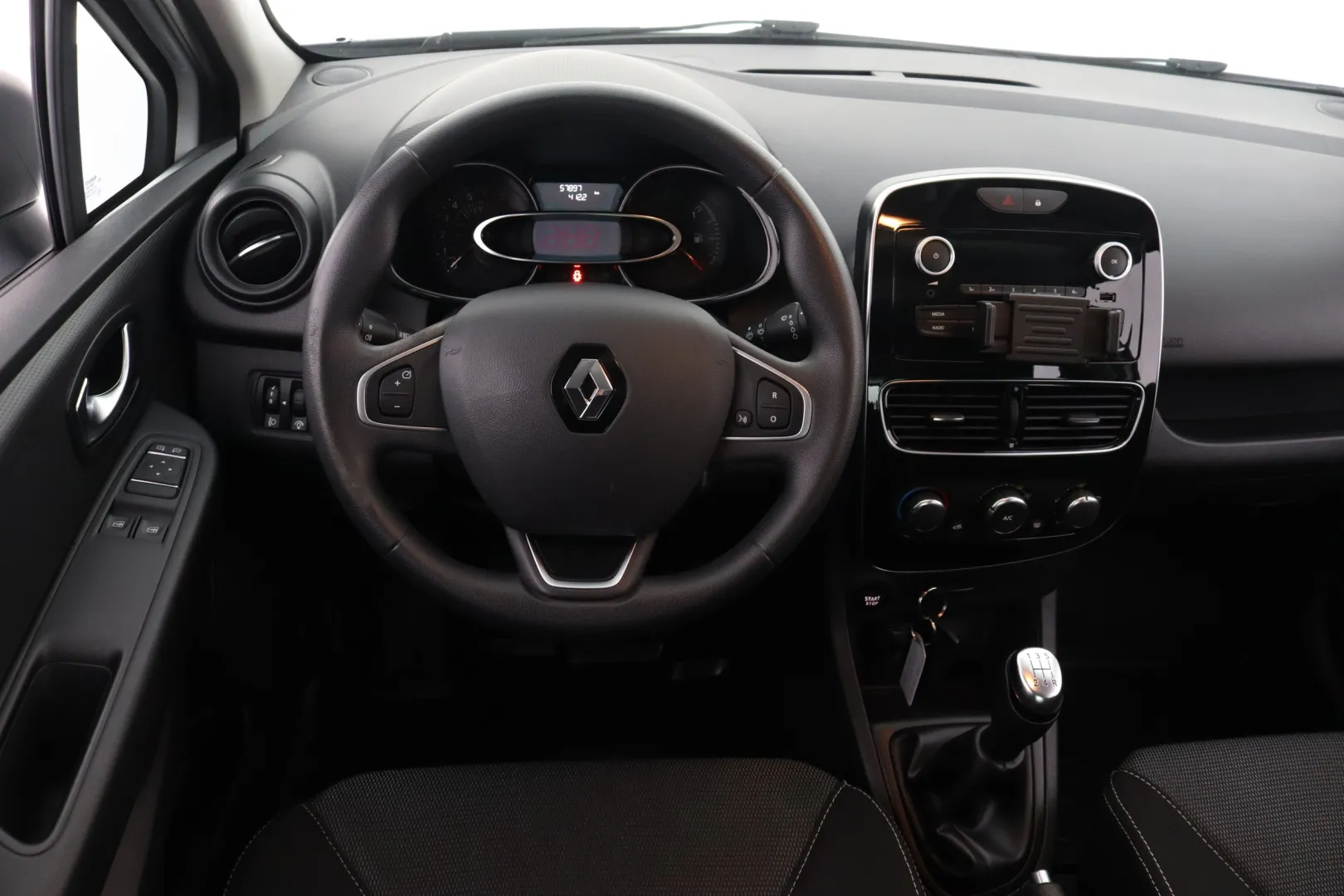 RENAULT Clio FNB-868 carousel image