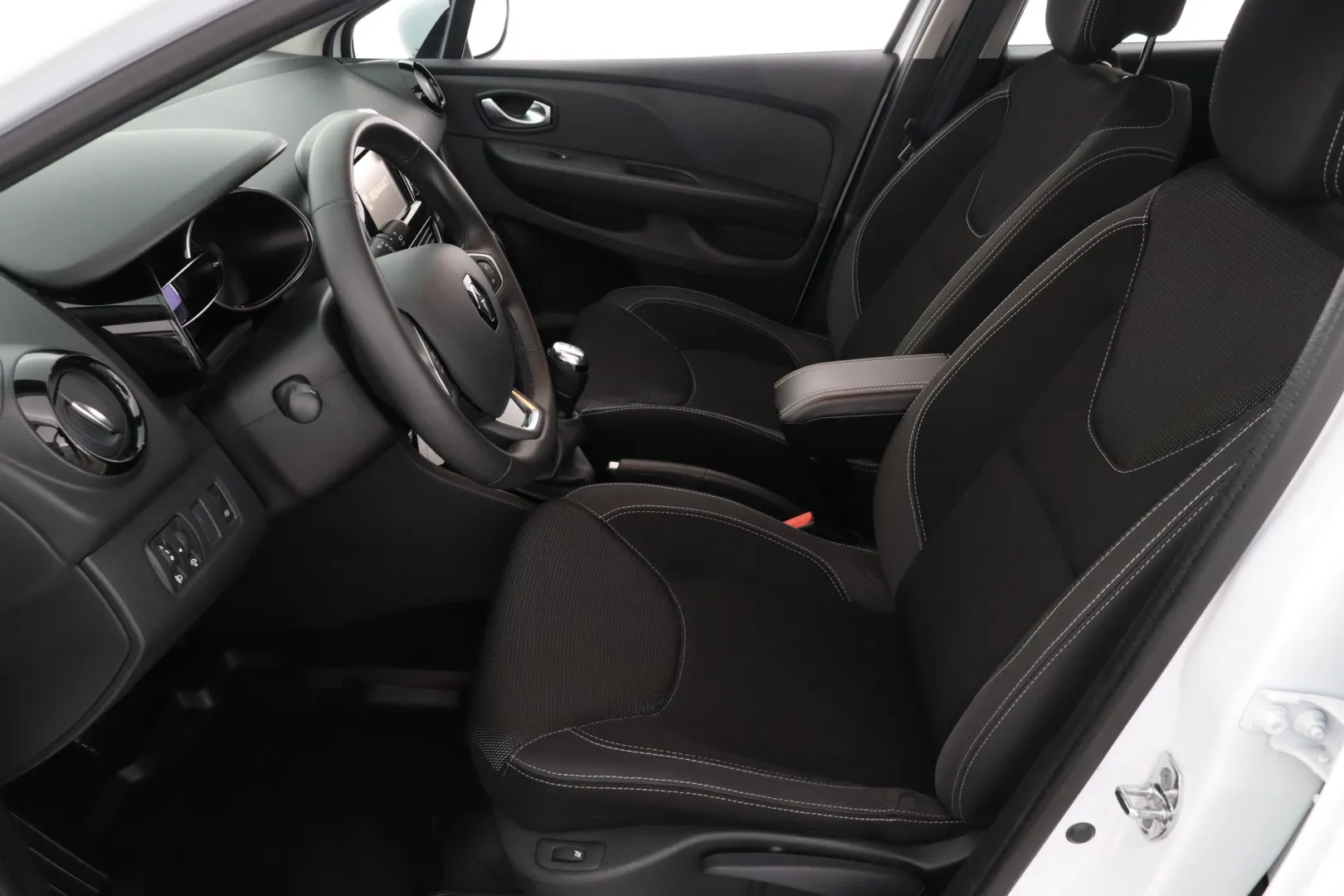 RENAULT Clio JLG-950 carousel image