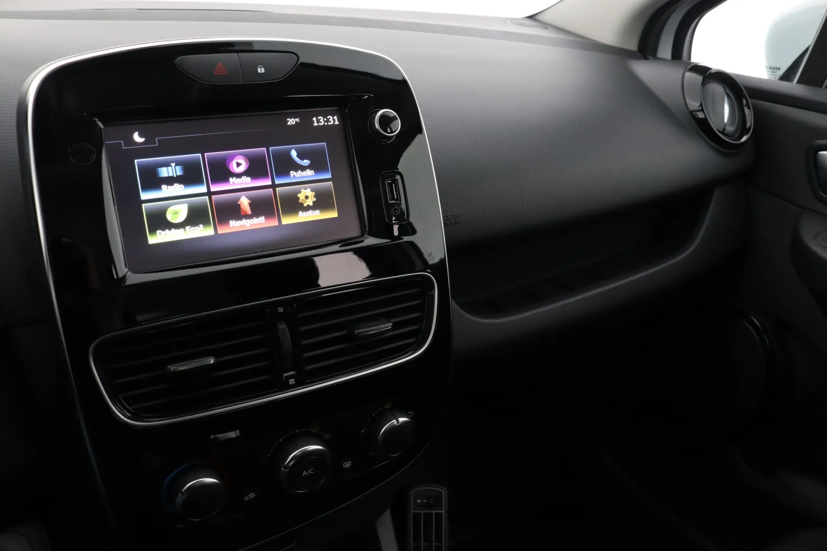 RENAULT Clio JLG-950 carousel image