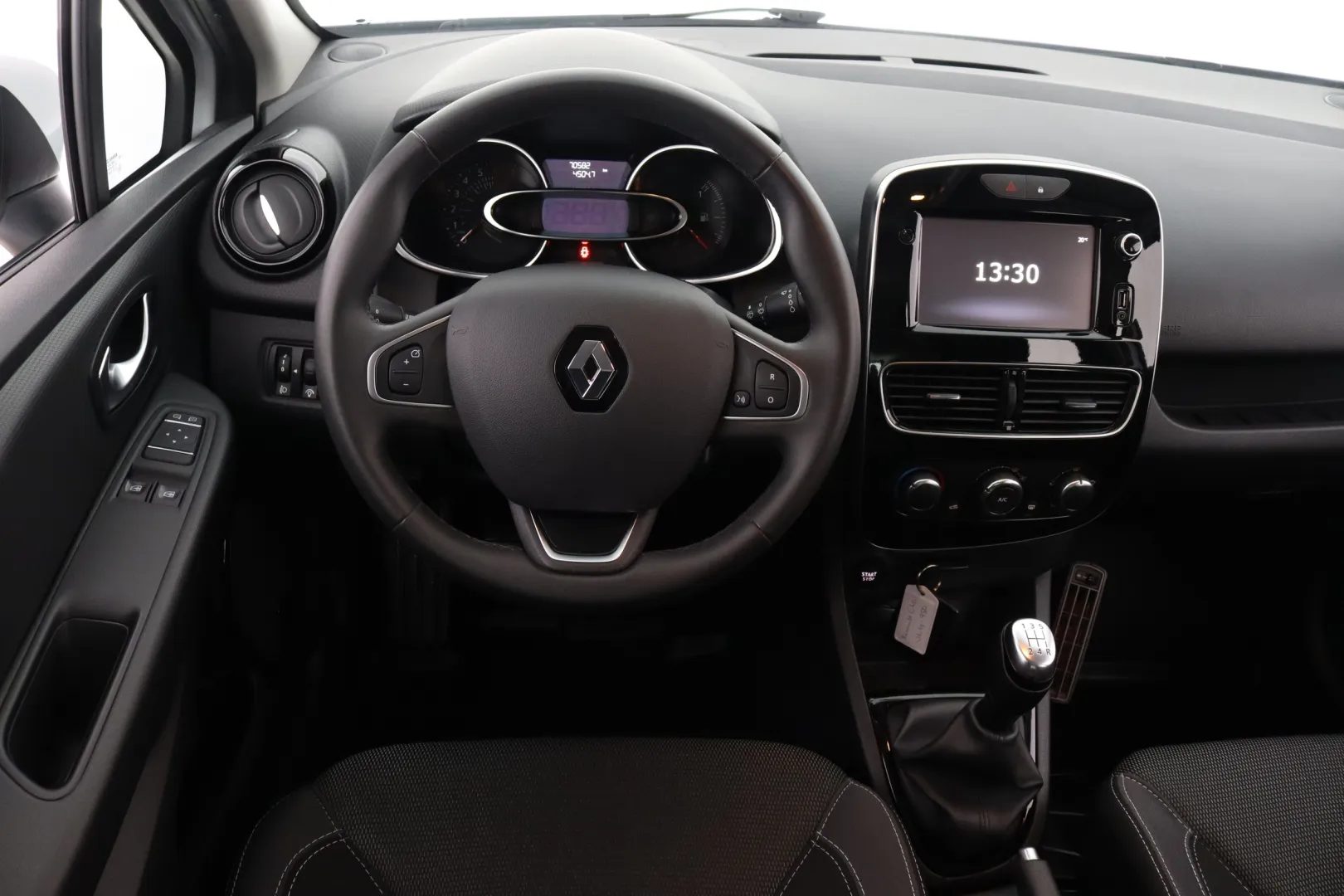 RENAULT Clio JLG-950 carousel image
