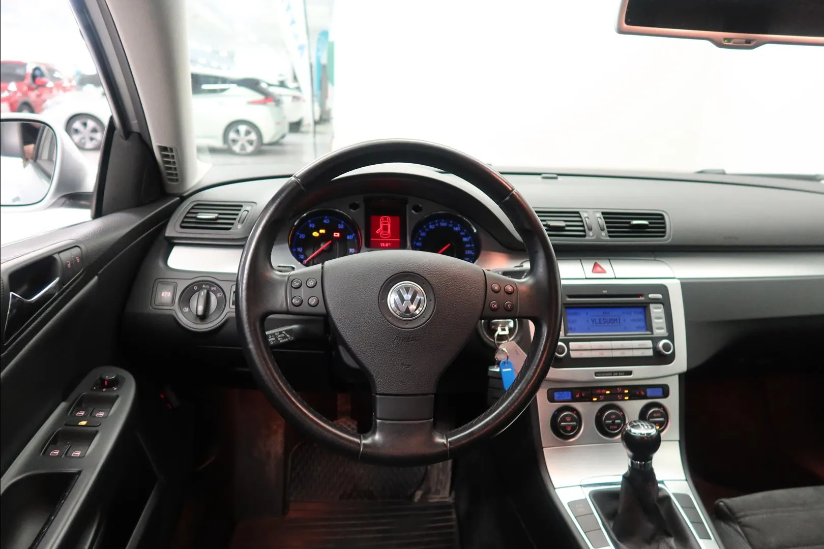 VOLKSWAGEN Passat UBF-840 carousel image