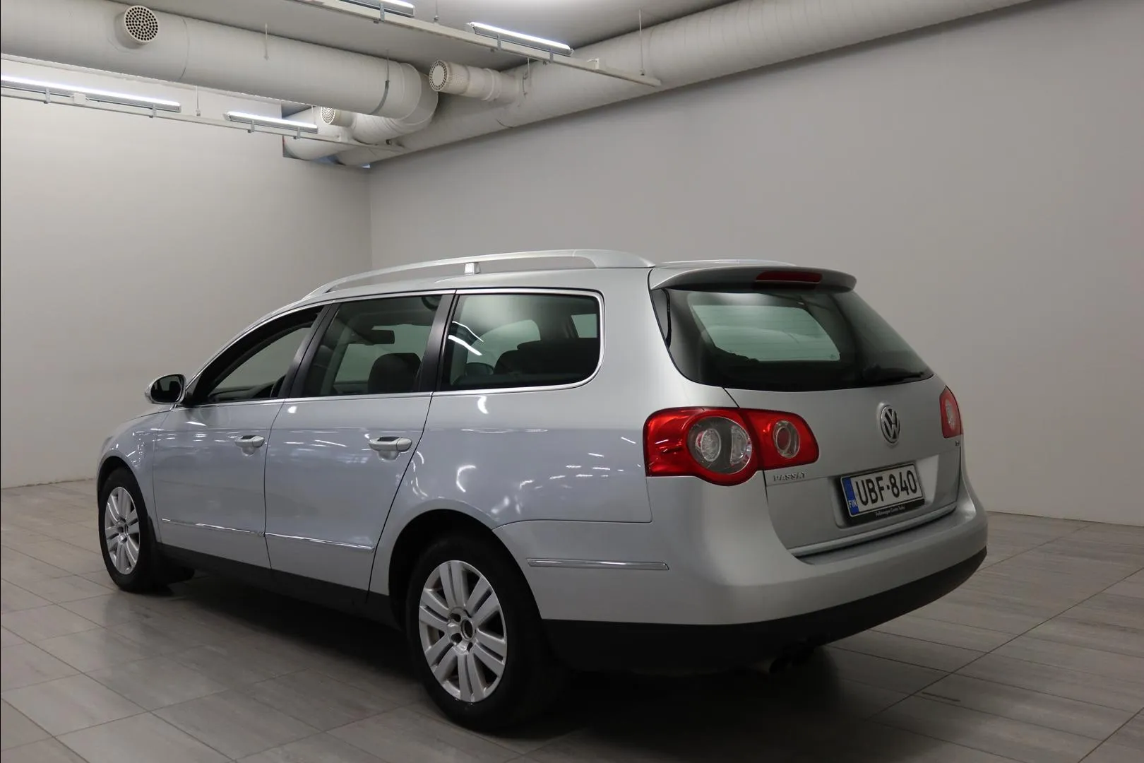 VOLKSWAGEN Passat UBF-840 carousel image