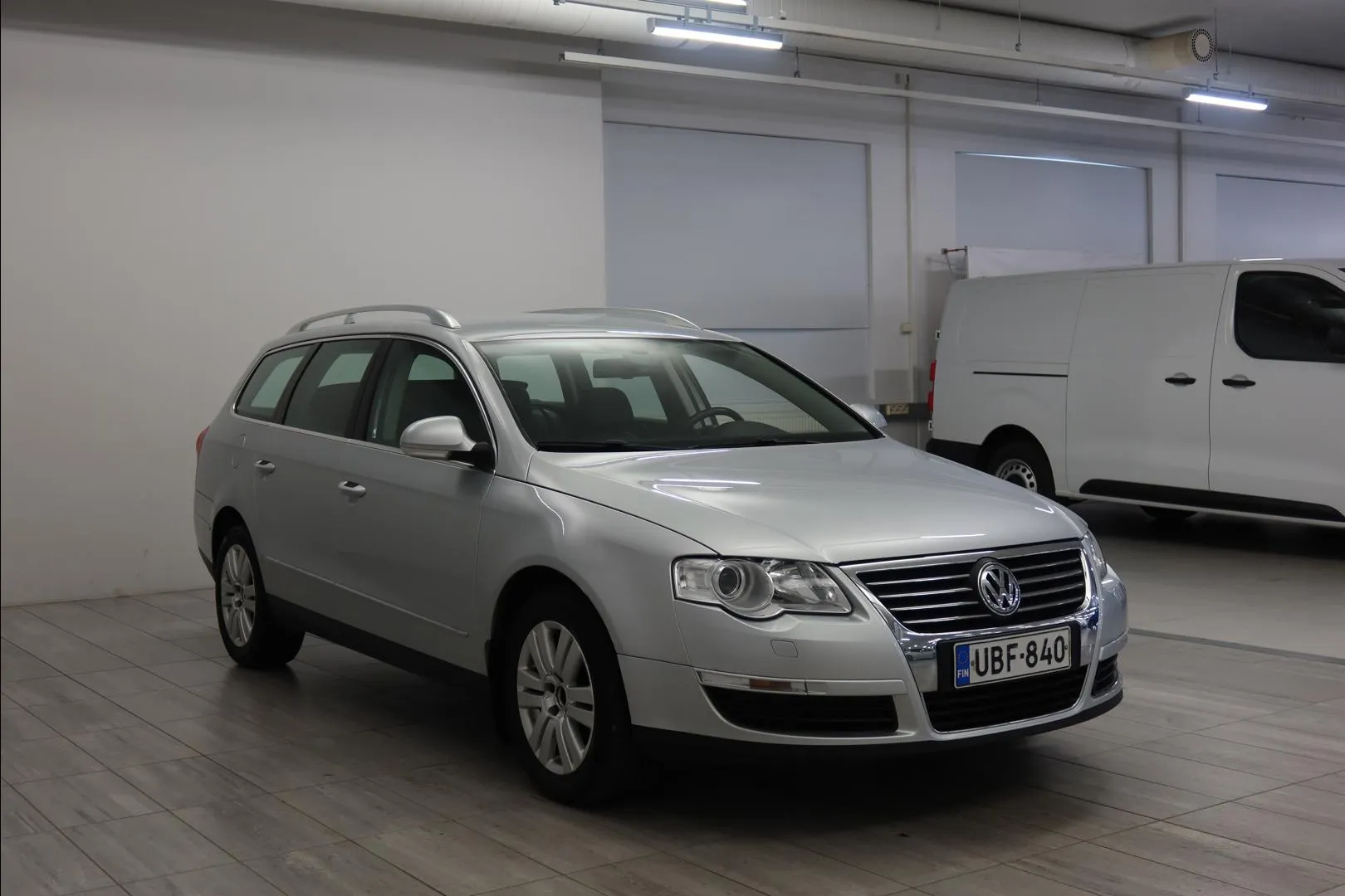 VOLKSWAGEN Passat UBF-840 carousel image