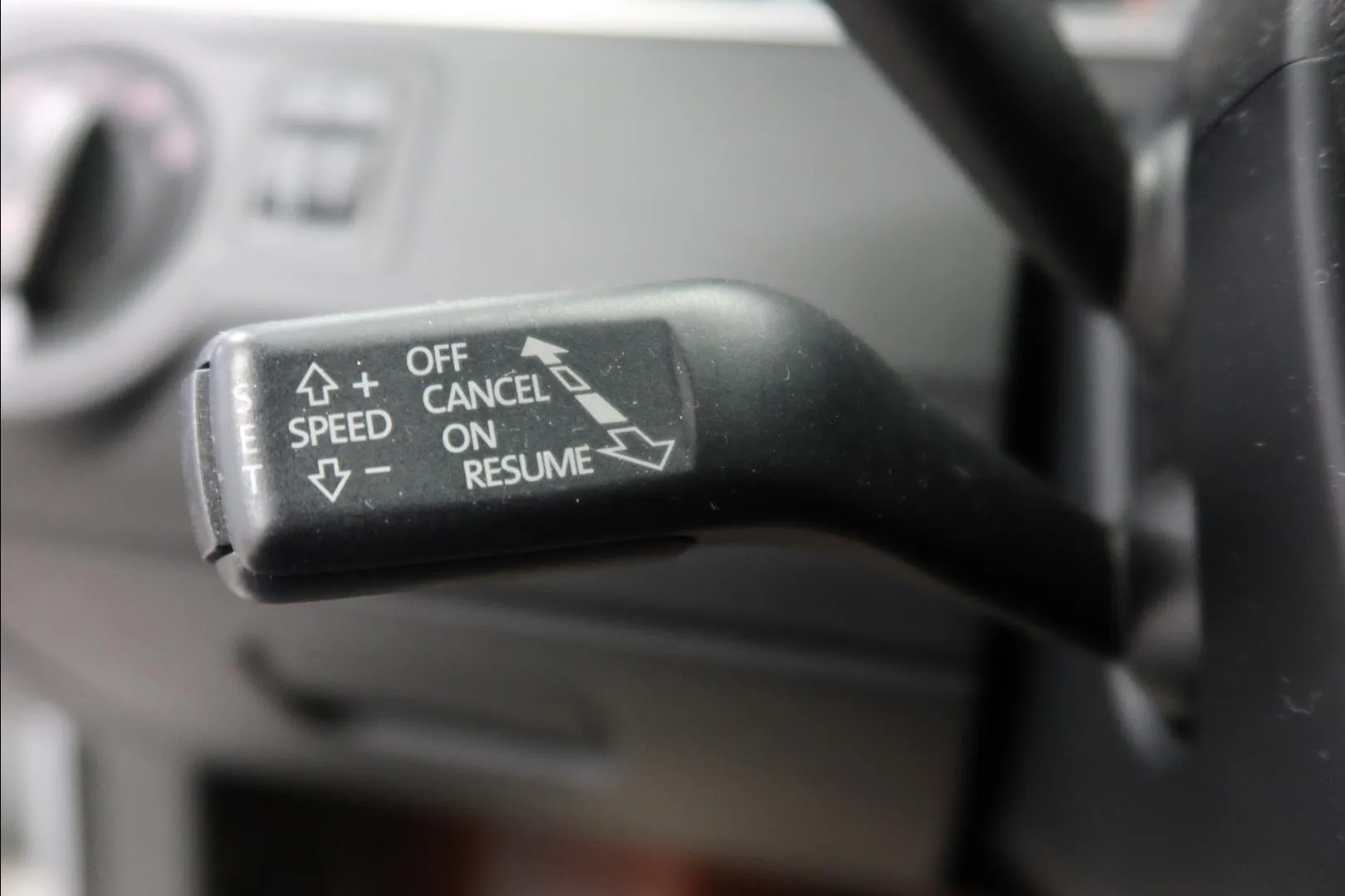 VOLKSWAGEN Passat UBF-840 carousel image