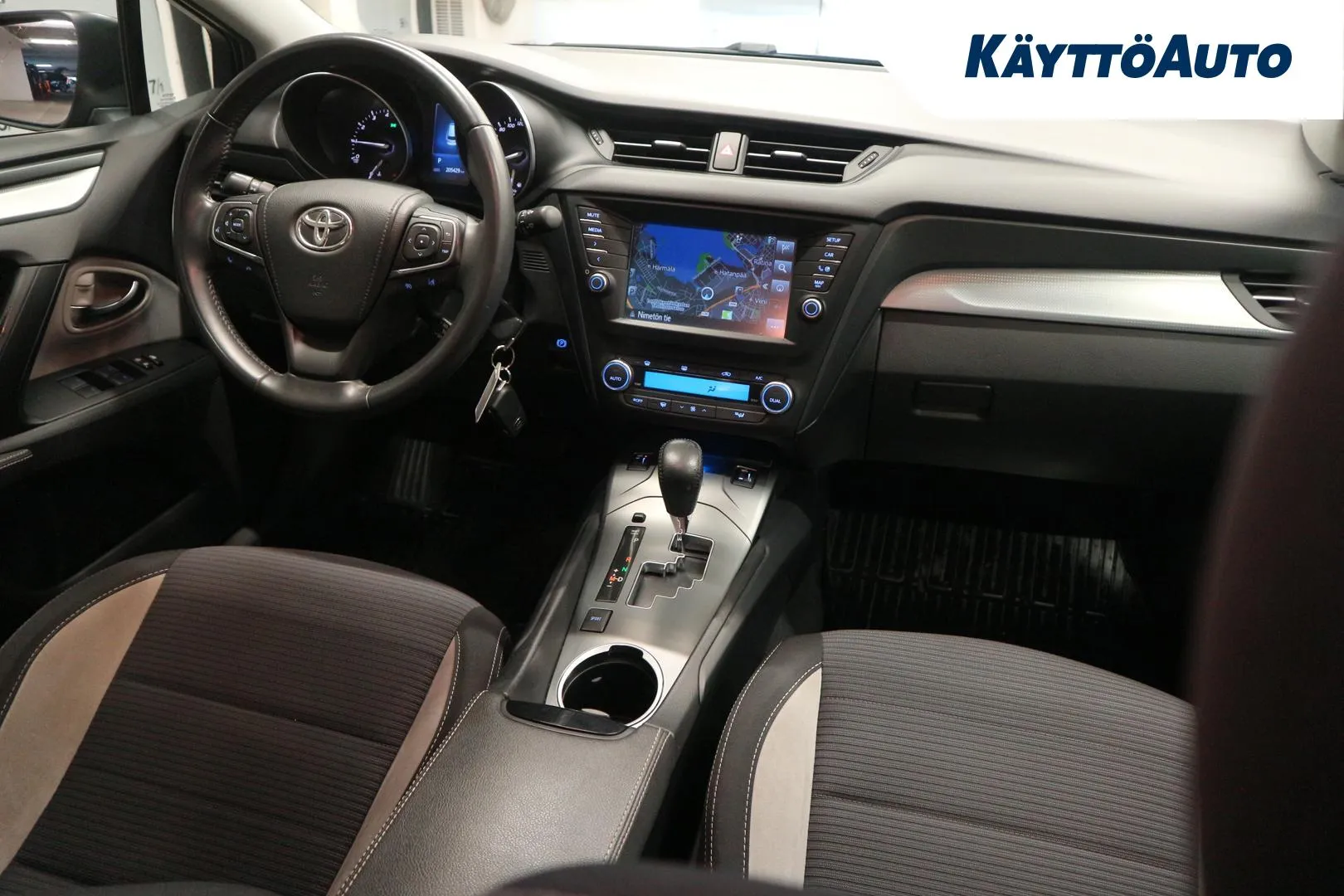 TOYOTA Avensis JKK-196 carousel image