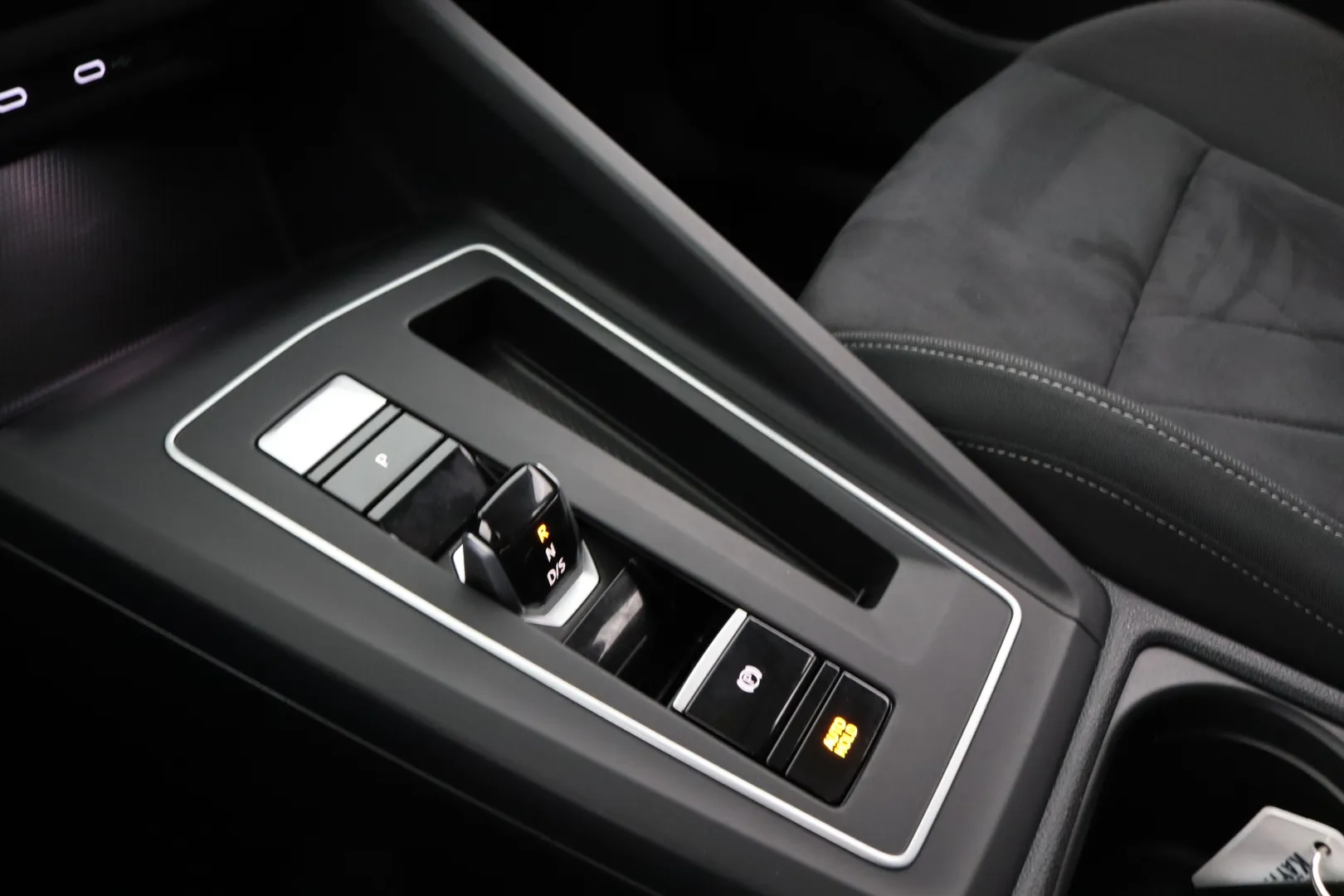 VOLKSWAGEN Golf FPS-442 carousel image