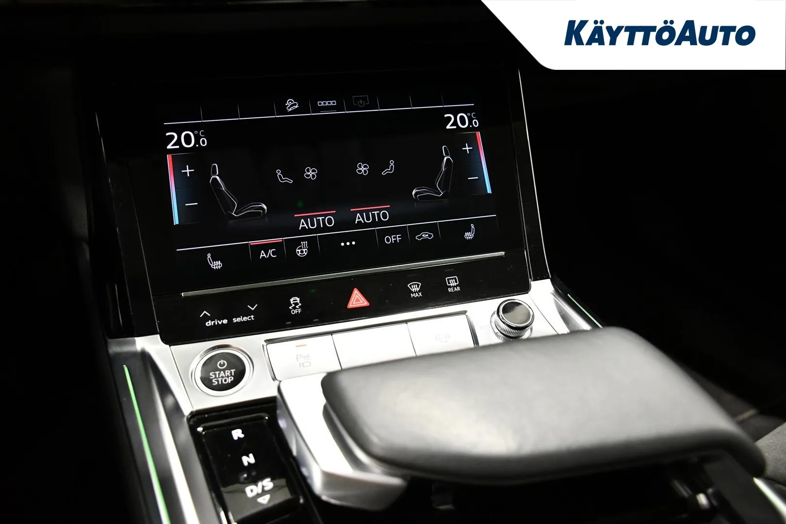 AUDI e-tron YXN-595 carousel image