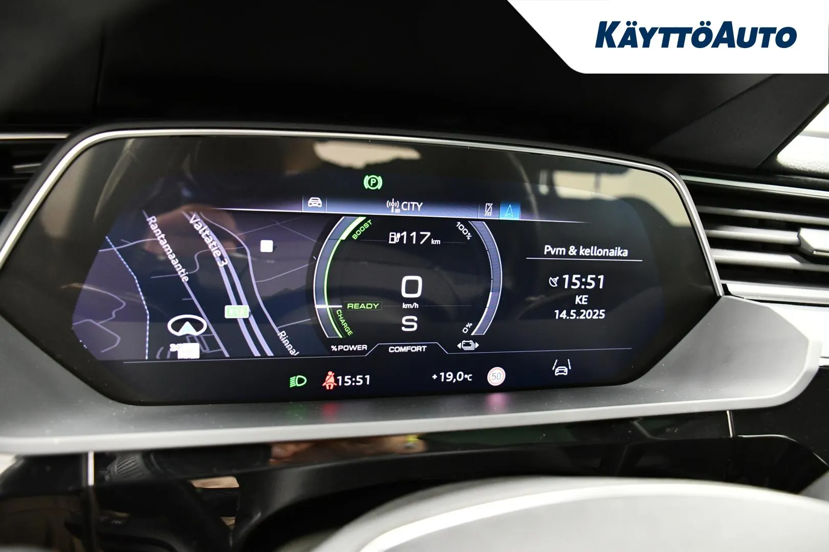 AUDI e-tron YXN-595 carousel image