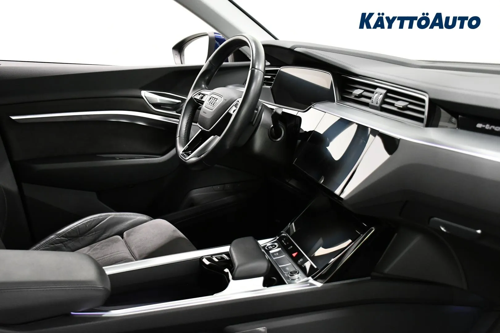 AUDI e-tron YXN-595 carousel image