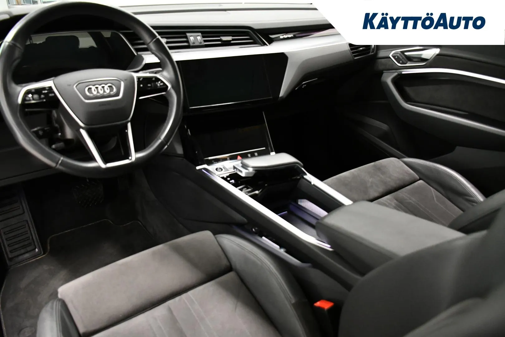 AUDI e-tron YXN-595 carousel image