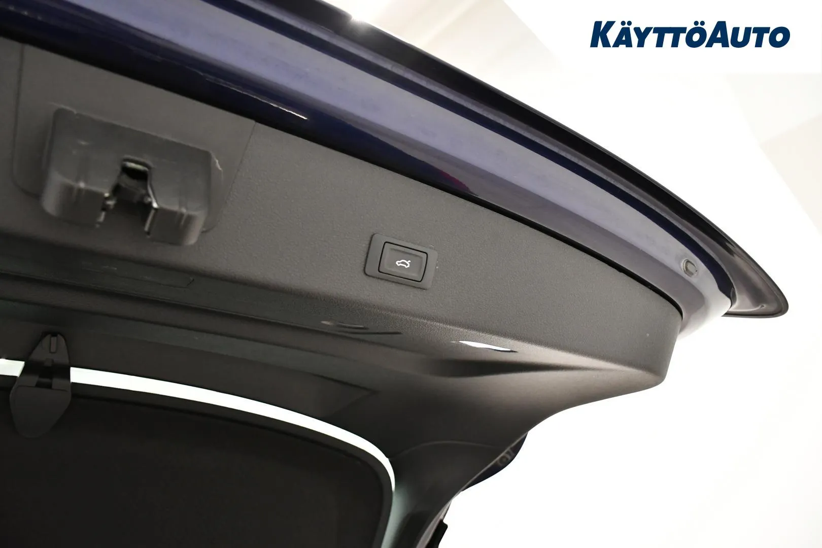 AUDI e-tron YXN-595 carousel image
