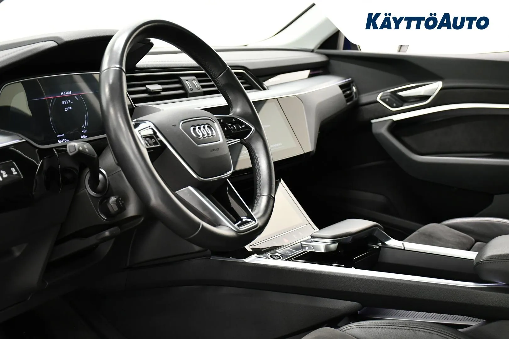 AUDI e-tron YXN-595 carousel image