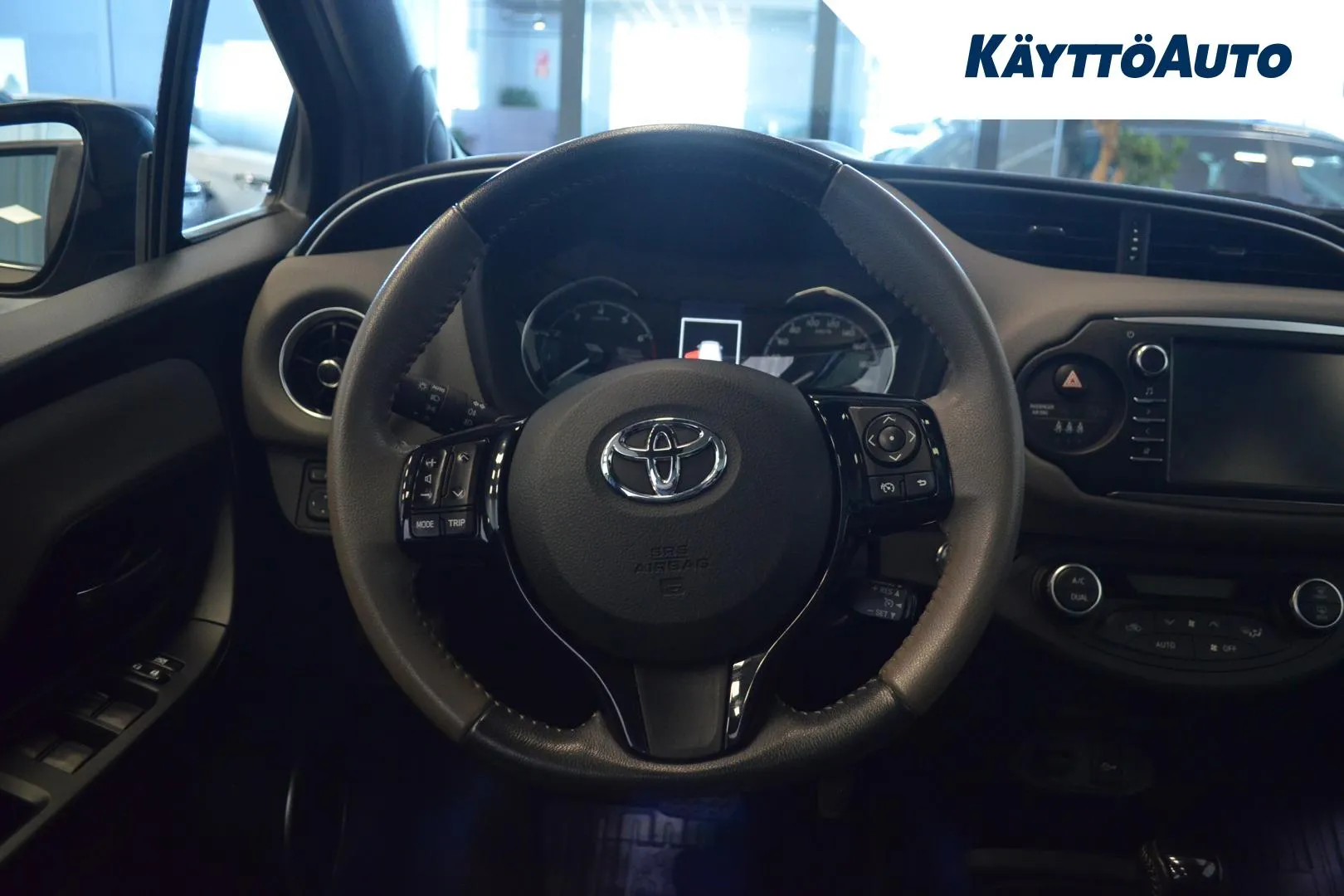 TOYOTA Yaris CPA-576 carousel image