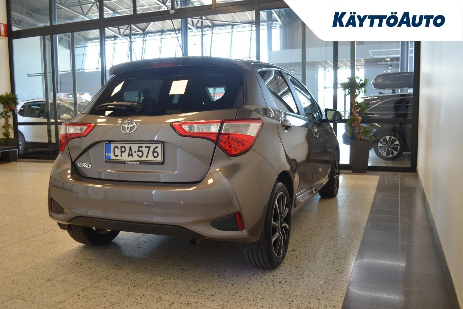 TOYOTA Yaris CPA-576 carousel image