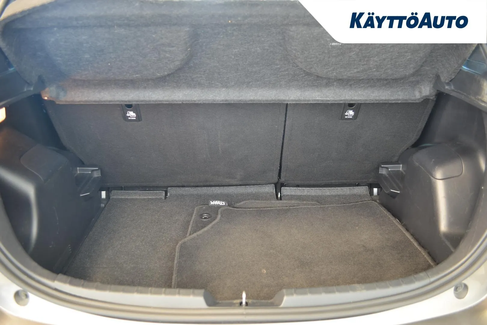 TOYOTA Yaris CPA-576 carousel image